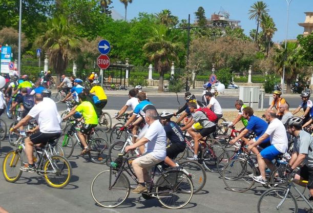 "Cyclopride", una domenica su due ruote in città