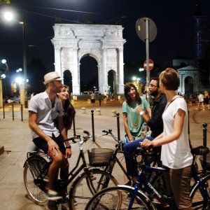 Milano, movida all'Arco della Pace: scontro sugli orari tra locali e residenti