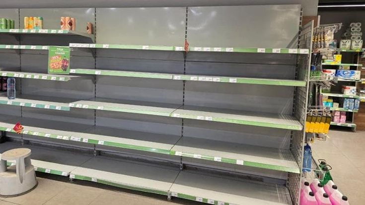 Ucraina, la guerra della frutta. Scaffali vuoti a Kiev: “Questo prodotto è stato distrutto da Mosca”