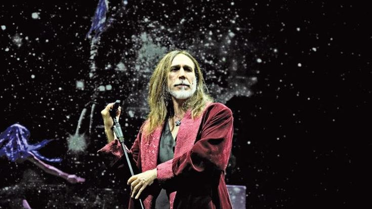 Manuel Agnelli, dopo l’addio a X Factor l’opera rock di David Bowie: “Mi riconosco in Lazarus”