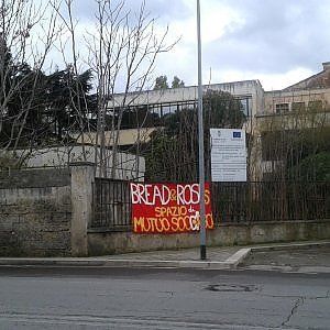 Bari, precari e studenti occupano Villa Capriati: "Vogliamo restituirla alla città"