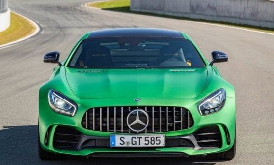 Mercedes AMG-GT R, bis sul podio