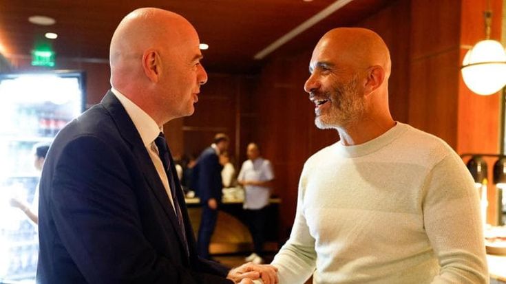 Il coach del Chelsea Maresca al presidente della Fifa Infantino: “Entusiasta del Mondiale per club”