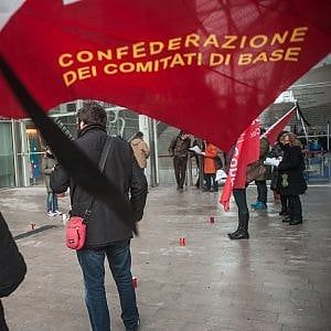 Sciopero dei sindacati di base, a Bologna disagi nei trasporti e nelle scuole