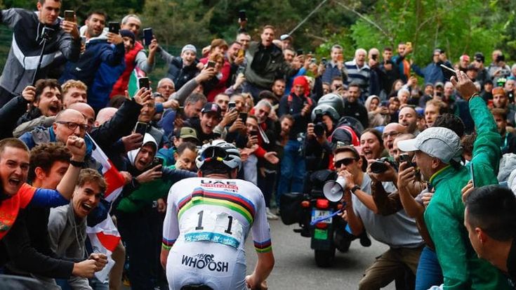 Pogacar, la stagione perfetta: Giro, Tour, Mondiale e due classiche, mai nessuno come lui. “Ma non chiamatemi killer”