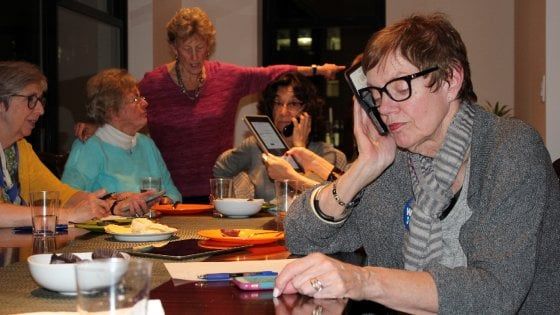 Supernonne connesse alla riscossa per Hillary Clinton
