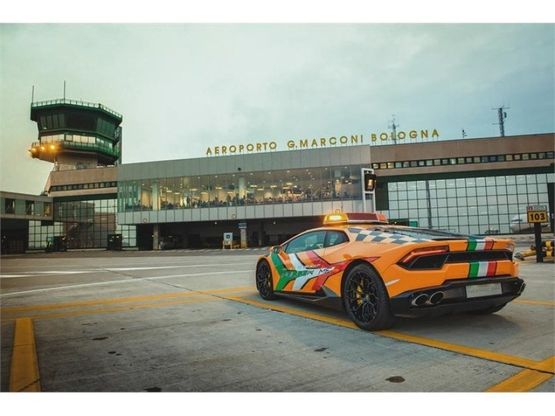 Una Lamborghini Huracán RWD Follow Me per l’Aeroporto di Bologna