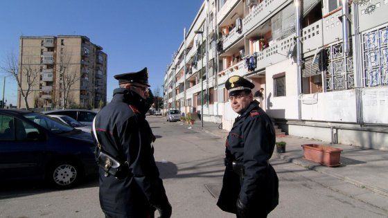 Terzo agguato nel Napoletano in due giorni: ucciso davanti a casa un uomo a Marigliano