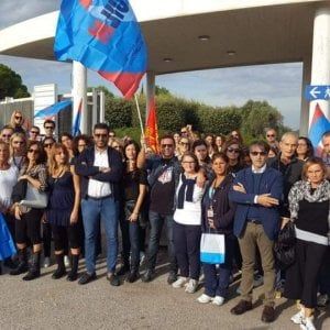 Lavoro, la Solutions 30 di Bari ai 99 dipendenti: "Taglio dello stipendio del 30% o tutti a casa"