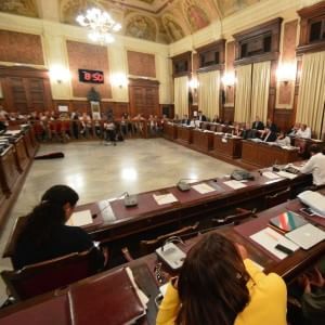 <span> E i consiglieri varano la moltiplicazione delle commissioni, addio ai risparmi del decentramento<br /></span>