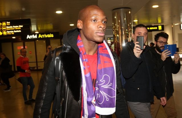 Il centrocampista Dabo arriva a Firenze: "Contento di essere in un club storico come la Fiorentina"