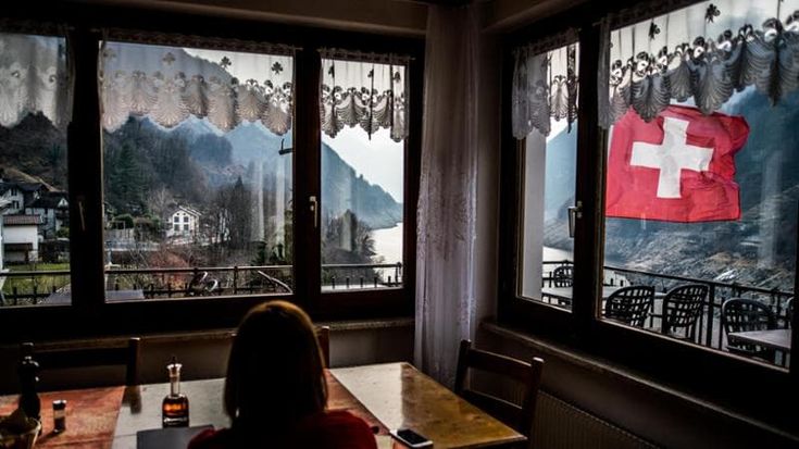 Canton Ticino, il presidente e gli audio su Instagram: “Riempila di botte, io l’ho già pestata”