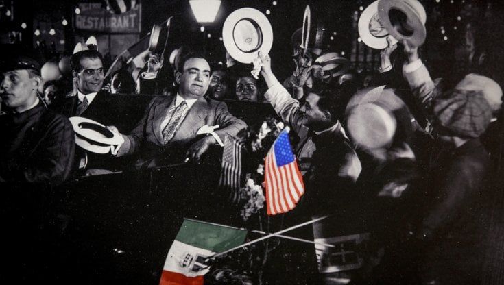 Caruso l’americano, storia del tenore che seppe farsi divo