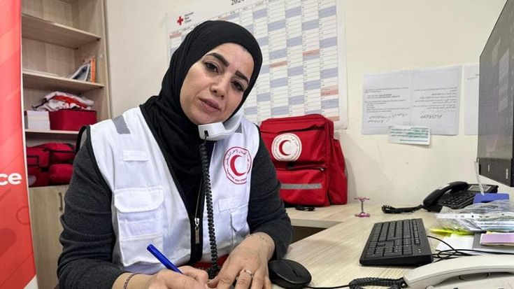 Gaza, in guerra al telefono: “Ascolto le persone morire provando ad aiutarle”