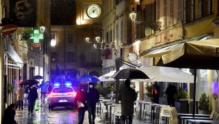 Non si può uscire dalla propria regione fino al 27 marzo. Niente visite a parenti o amici in zona rossa