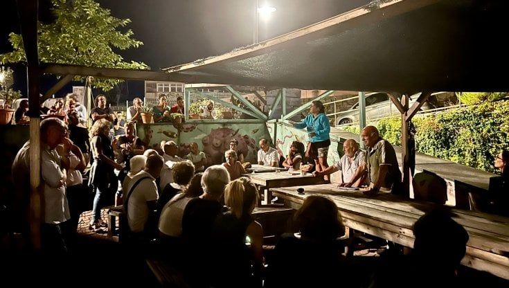Genova, i residenti e i minori stranieri nell'ex Massoero: "Il sindaco si prenda le sue responsabilità e li trasferisca"