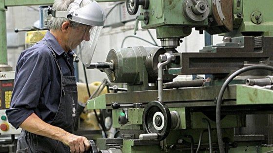 Trovare lavoro a cinquant'anni, a Milano si aprono i primi spiragli