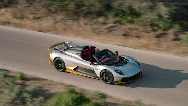 Valhalla Spider, Aston Martin lancia la sua scoperta di serie più veloce di sempre