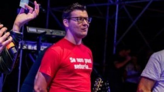 Il vicesindaco nella bufera: "Chiedo scusa per la maglietta sessista"