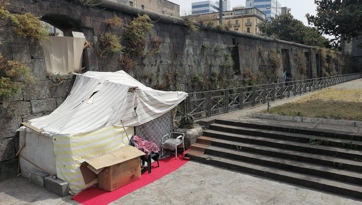 Napoli, tornano le case dei clochard alle Torri Aragonesi