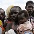 Sud Sudan, il cibo viene lanciato dall'alto alla popolazione stremata e affamata colpita dalla guerra
