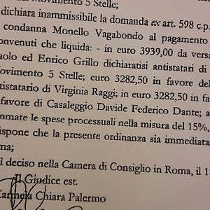 Roma, il ricorso sul contratto Raggi e la sentenza che sarebbe piaciuta a Chaplin