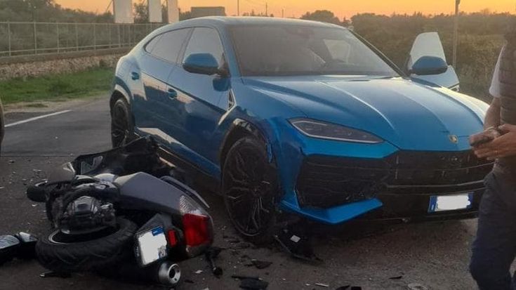 Salento, scontro con una Lamborghini in fase di collaudo: un 50enne in Rianimazione