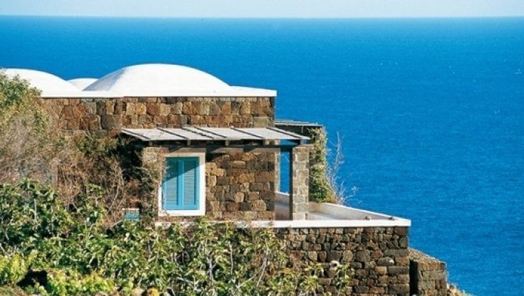 Pantelleria, l'isola magica. Viaggio tra le tavole della perla nera del Mediterraneo 