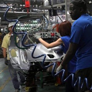 Balzo inatteso della produzione industriale ad agosto