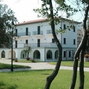 Rimini, boom di nozze a Villa Mussolini, le donne del Pd: "Cambiate quel nome"