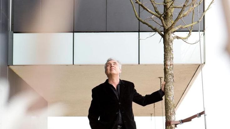 Stefano Boeri: il futuro, l'architettura e l'amore. "Mia madre diceva che i matrimoni dovrebbero scadere dopo 5 anni. Ma non le ho creduto, sono sposato da 36"