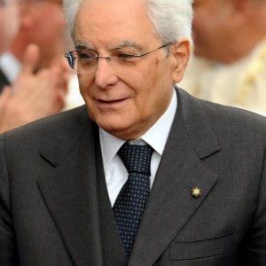 Mattarella: "Pedofilia a volte possibile per omertà adulti"