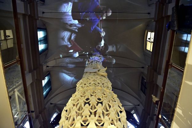Milano, in mostra le macchine a spalla e i monumenti in movimento