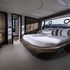 Lexus LY 650, dalla strada al mare