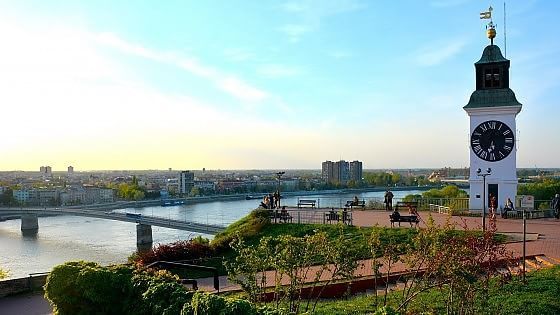 Novi Sad e la fortezza dell'orologio ubriaco