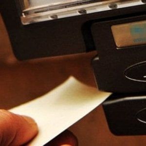 Qualiano, "furbetti del cartellino" negli uffici comunali: 17 denunce