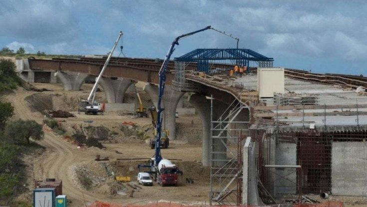 Cantieri sulla Palermo-Agrigento, scioperano gli operai senza stipendio da due mesi