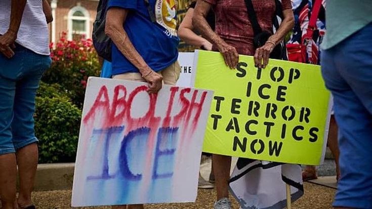 Usa, record di arresti dell’Ice: nel mirino gli immigrati con il visto scaduto. A luglio 50mila fermi
