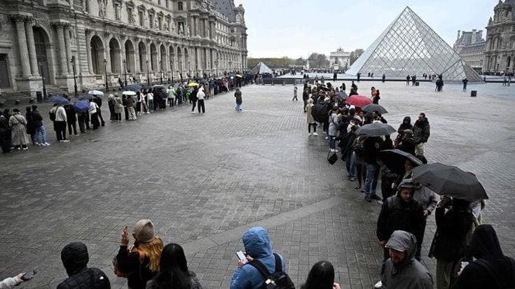 L’anno nero del Louvre: dopo il furto e la truffa l’acqua sfiora Monna Lisa