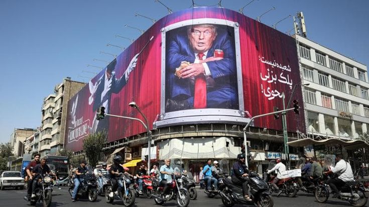 Trump compra i voti all’italiana. De Laurentis non si può guardare