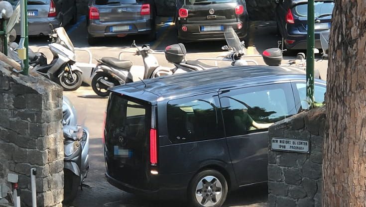 Dario Argento lascia l'ospedale di Ischia