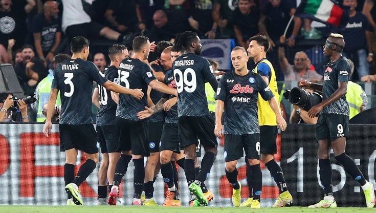 Napoli, il pieno di entusiasmo con vista Champions. Tutto esaurito al Maradona per il Liverpool
