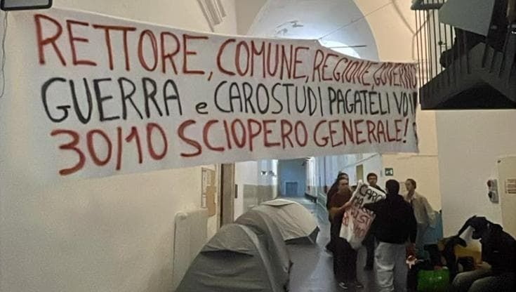 Università, a Genova gli studenti mettono le tende all’Albergo dei Poveri