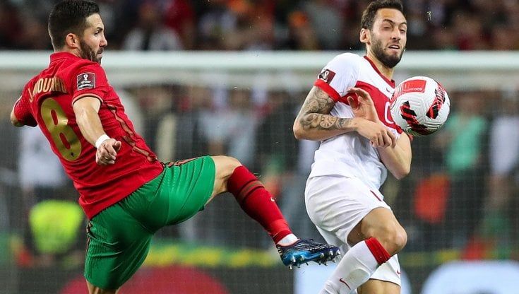 Çalhanoglu nuovo capitano della Turchia contro l'Italia: "Siamo tristi come gli azzurri"