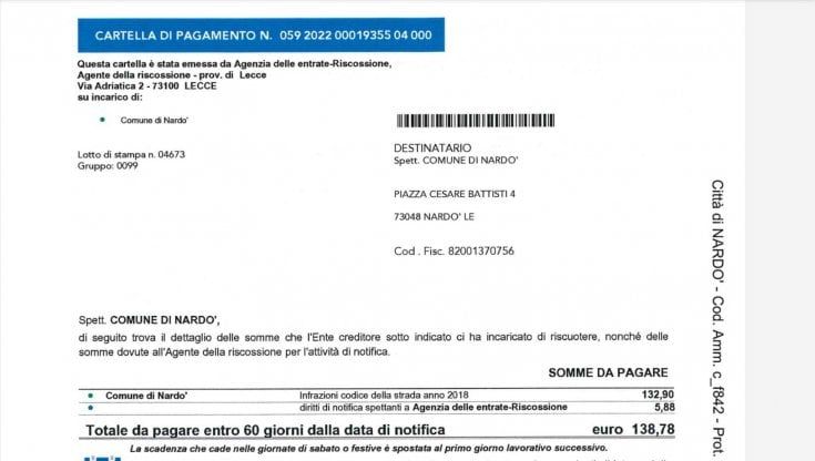 I vigili multano l'auto di rappresentanza del Comune di Nardò ma amministrazione non 'si paga la sanzione': arriva la cartella esattoriale