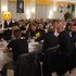 Camicie nere e foto del Duce alla cena per la Marcia su Roma con militanti FdI, Lega e vannacciani