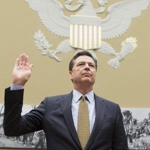 Nyt, Fbi ha infranto prassi per inchieste su Fondazione Clinton e su capo campagna Trump