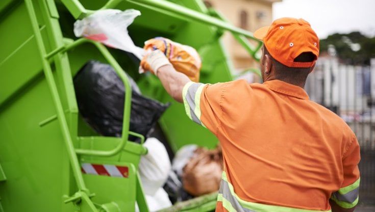 Emergenza rifiuti, deficit impianti e nodo discariche: Italia al bivio