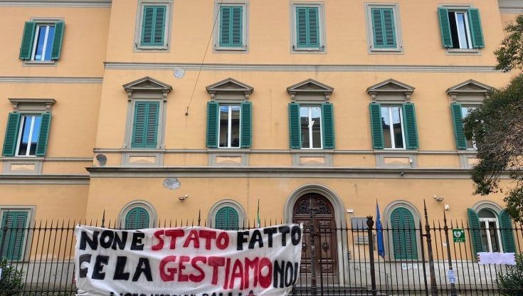 Superiori in autogestione tra disagio e scritto di maturità: “Dateci più psicologi nelle scuole”