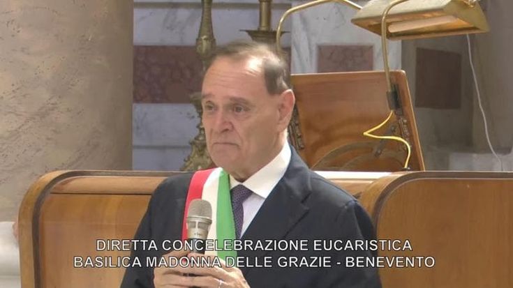 Perché Mastella ci ha commosso. I calciatori e la coppia di fornitori